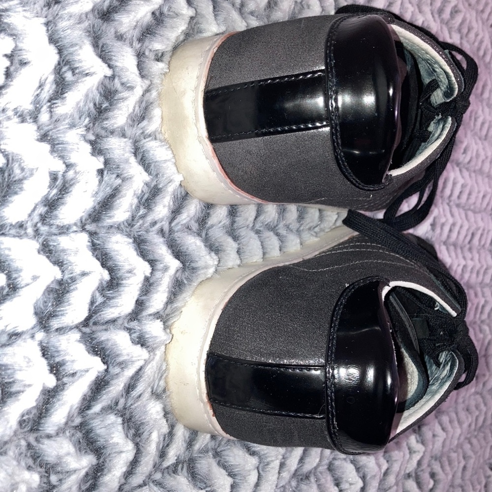ONE Footwear - Picture 4 of 4